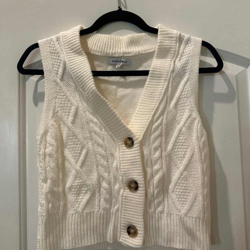 Hooked Up by IOT Women's Cream Cable Knit Cardigan Vest